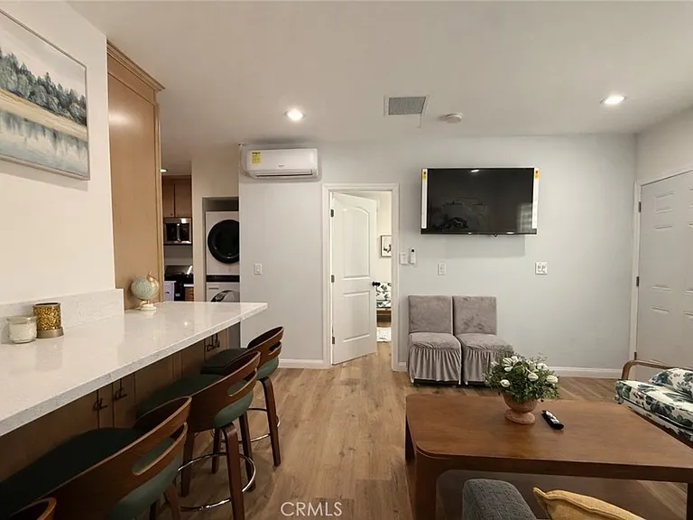 559 E Juanita Ave — Photo 4