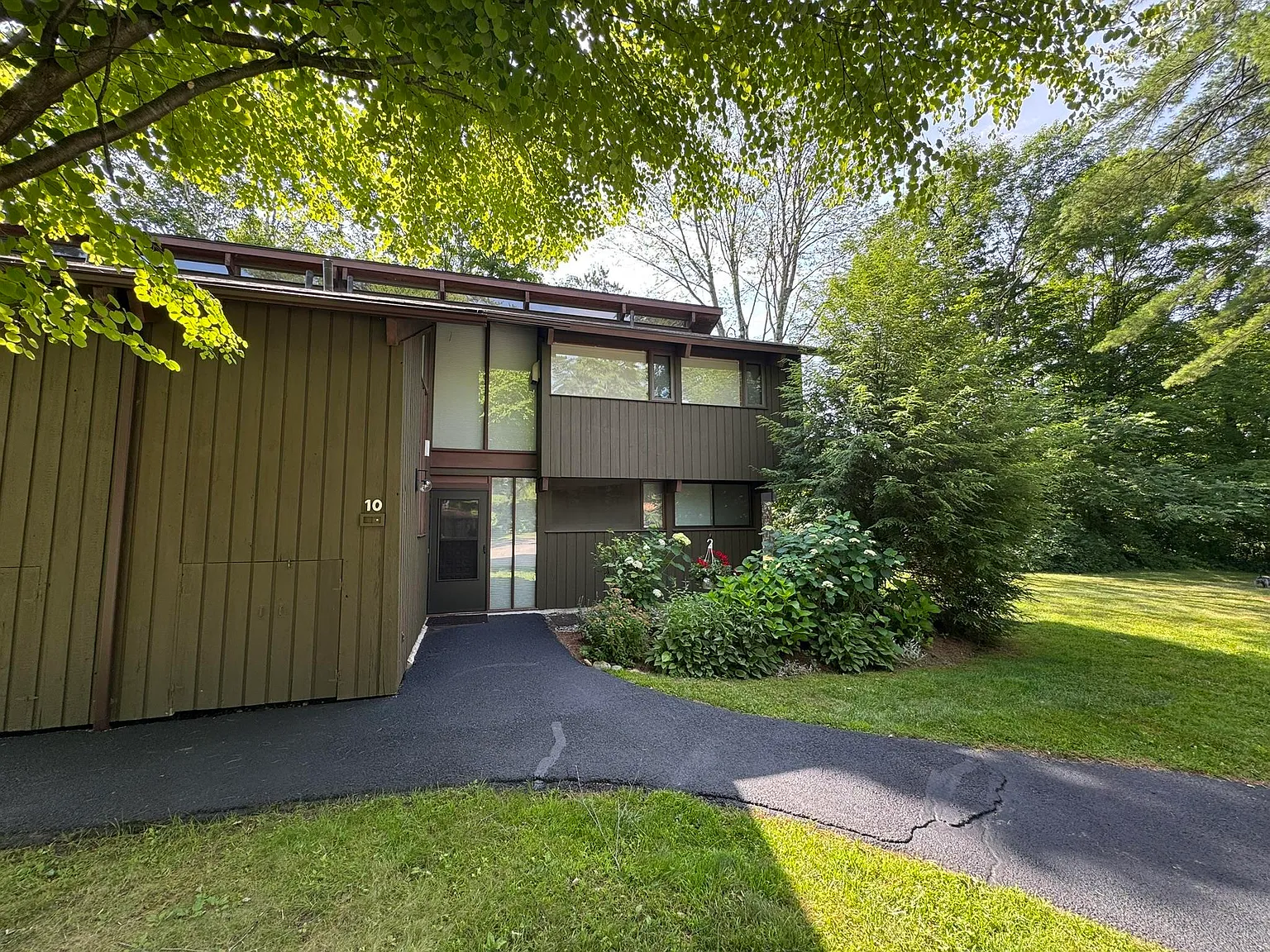 3 bed, 2.5 bath, 1547 sqft, $4,300 — Photo 2