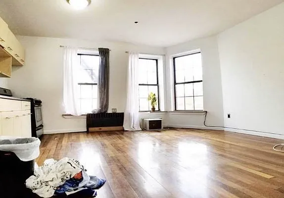 Rented by Brooklyn Group | media 18