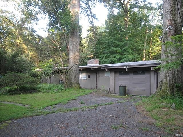 1st image of 208 Cleveland Dr