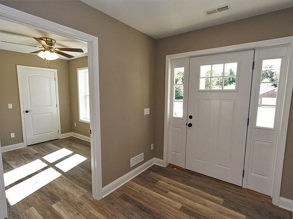 4th image of 2224 Traci Dr