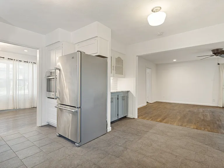428 E Spring Valley Rd — Photo 15