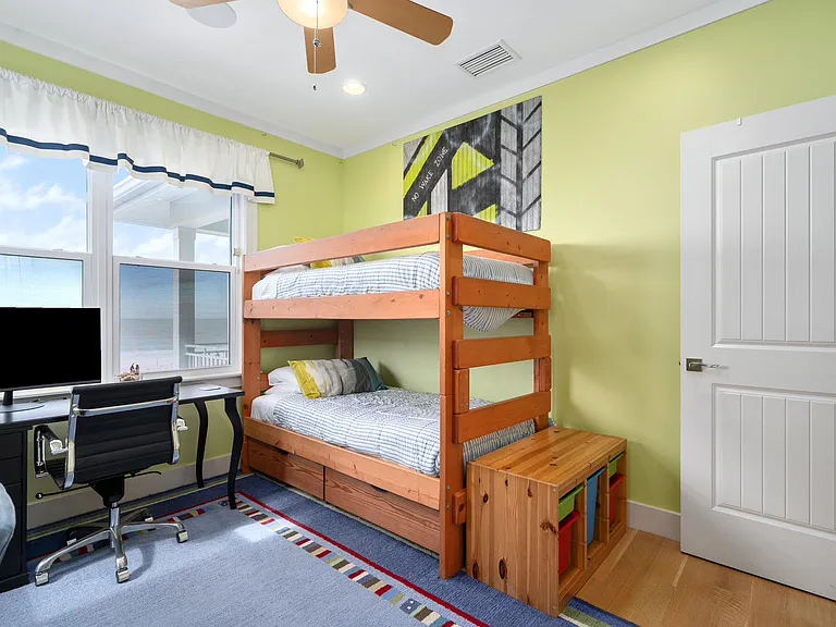 1205 Gulf Way St — Photo 32