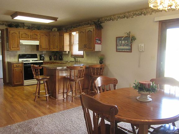 Kitchen & Dining