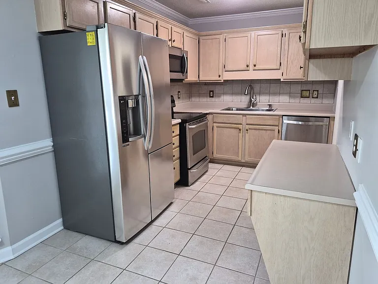 415 Park Ave #100 — Photo 6