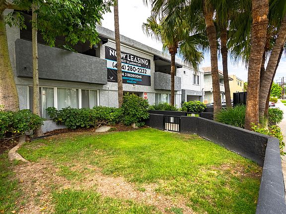 5th image of 3537 Clarington Ave APT 14