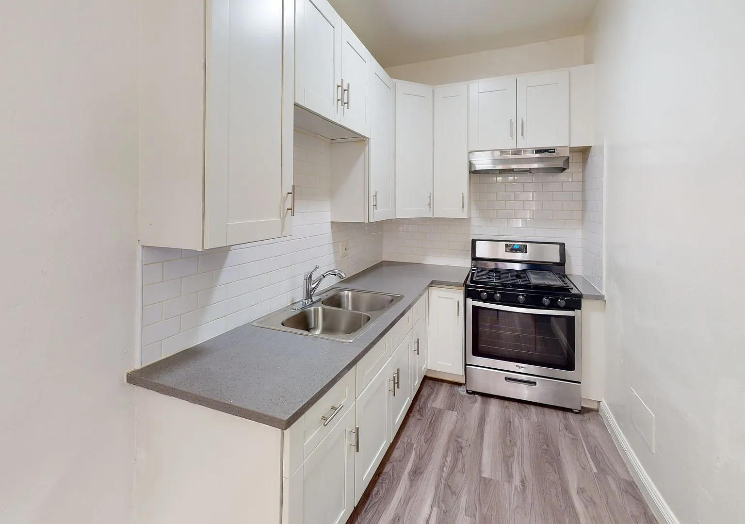 St. Andrews Apts...Charming Apartments...1920's Classic Brick..Newly Remodeled Building! CALL NOW! — Photo 1