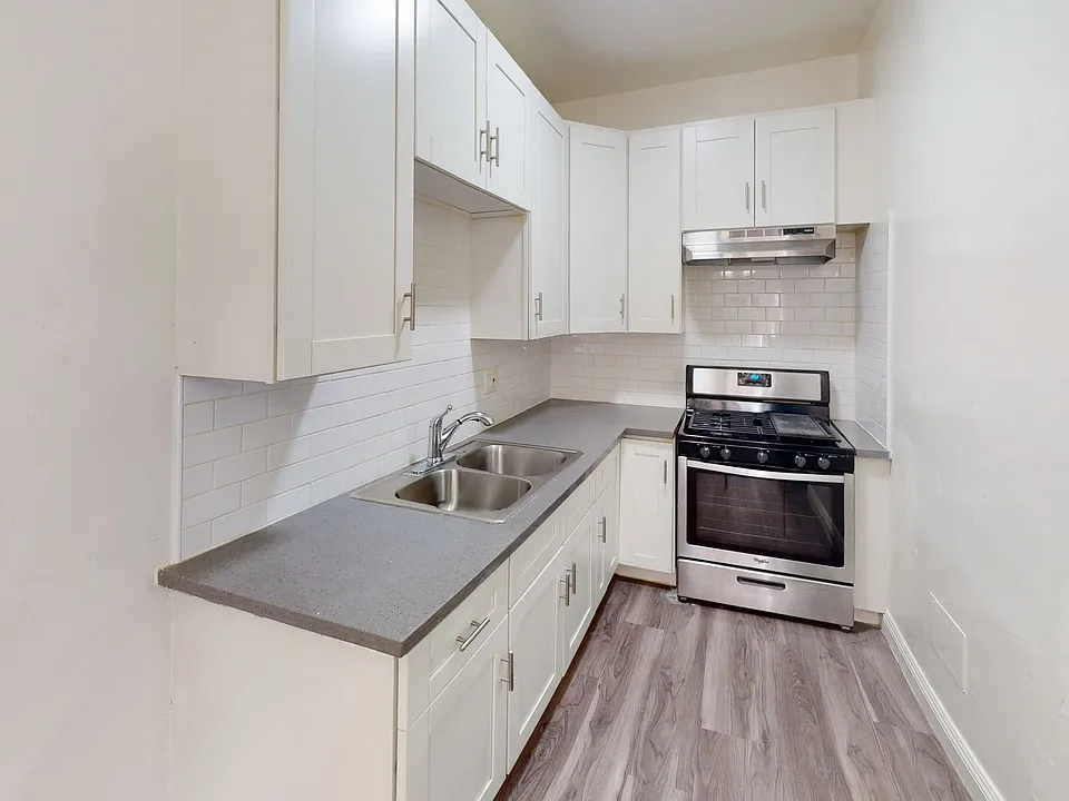 St. Andrews Apts...Charming Apartments...1920's Classic Brick..Newly Remodeled Building! CALL NOW!