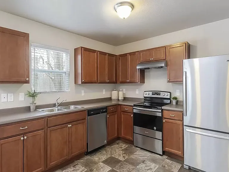 1040 Broken Ridge Dr — Photo 3