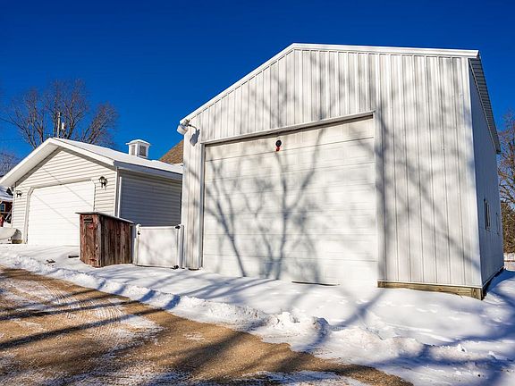 3rd image of 207 Spring Street