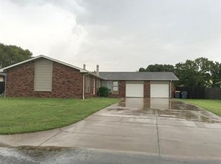 2132 S White Oak Cir, Wichita, KS 67207
