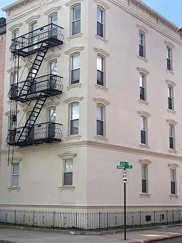 132 Jefferson St #4R — Photo 6