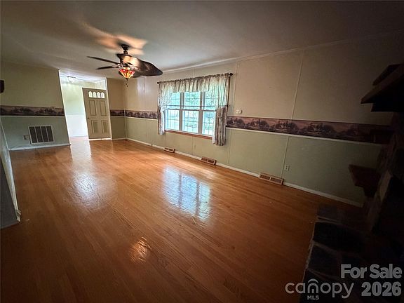 4th image of 1044 Meadowbrook Ln
