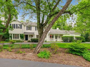 476 E Westleigh Rd, Lake Forest, IL 60045