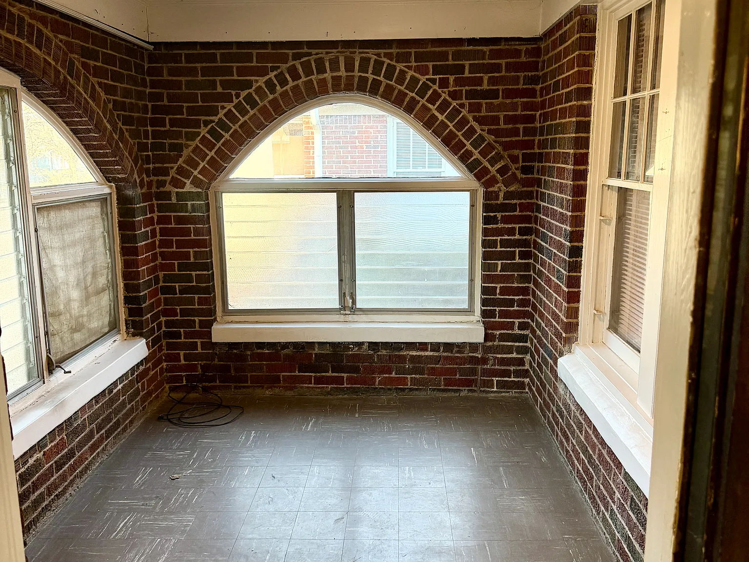 3 bed, 1600 sqft, $2,400 — Photo 3
