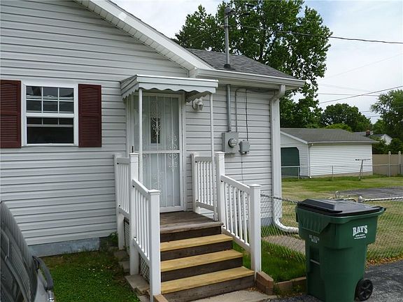 3rd image of 1123 N Lynhurst Dr