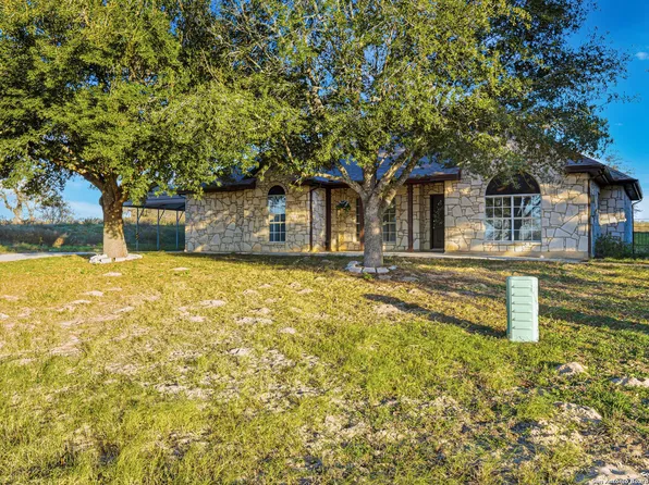 144 Las Palomas Dr, La Vernia, TX 78121