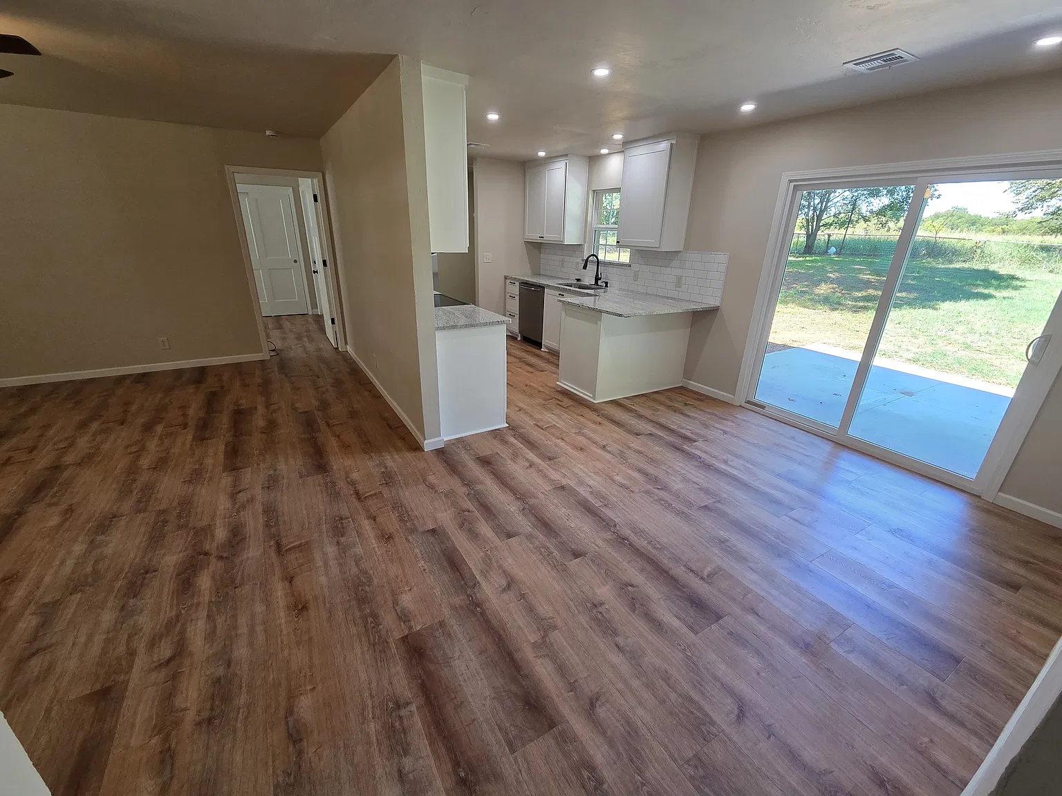 3 bed, 1383 sqft, $1,350 — Photo 2