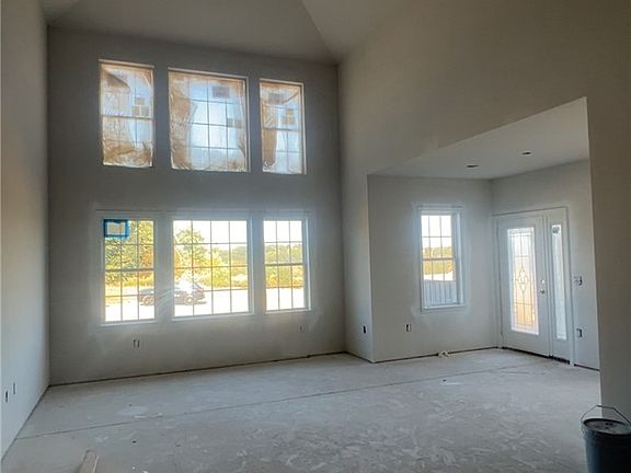 4th image of 1556 Parkwood Pointe Dr