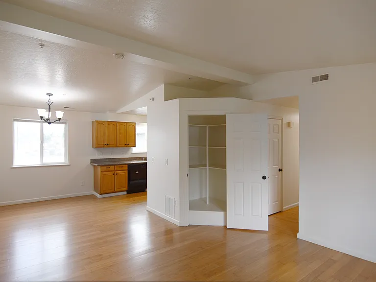 296 Mather St #6 — Photo 4