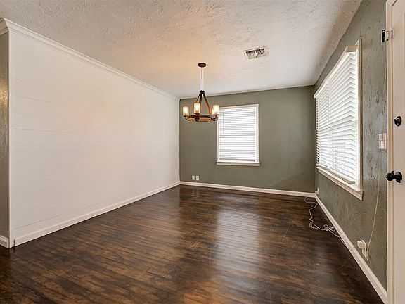 5th image of 609 S 8th Street Dr