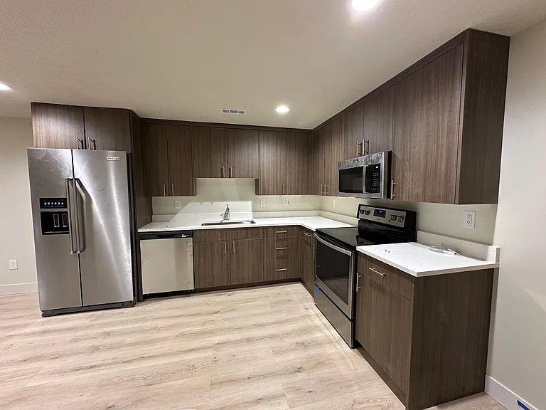 764 N Sunset Dr — Photo 8