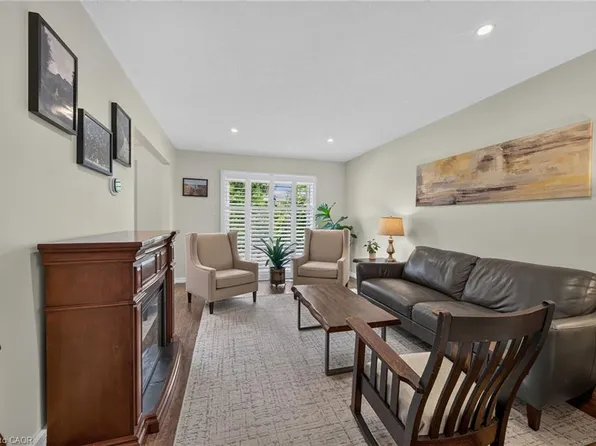 30 Regent Ave #56, Hamilton, ON L9B 1B3