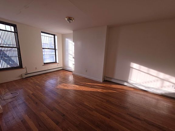 3rd image of 2179 3rd Ave APT 4A
