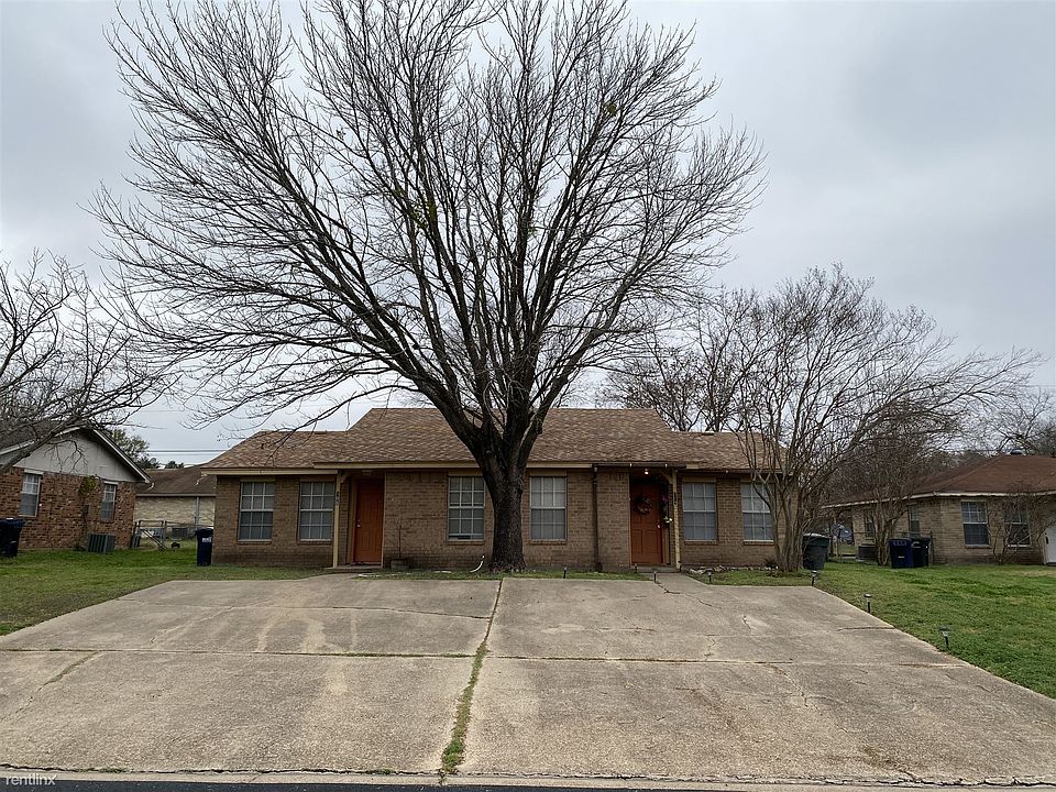 2nd image of 305 Columbia Ct