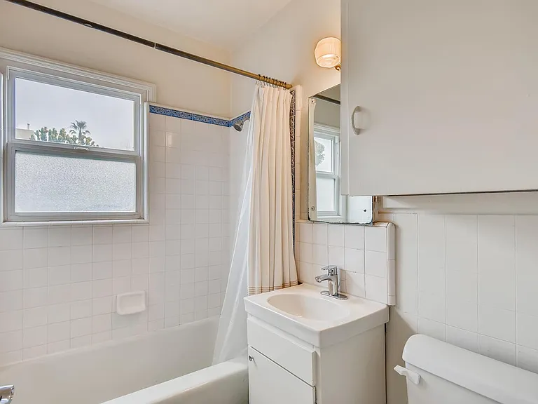 551 Fern Gln — Photo 11
