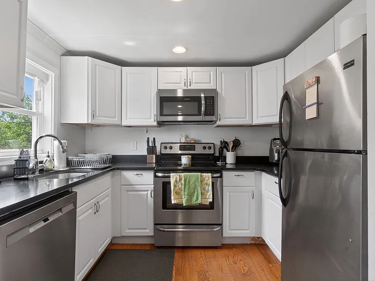 135 W Seventh St — Photo 15