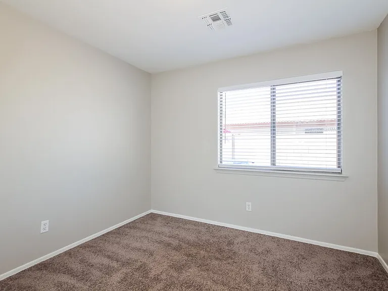 4503 N 88th Ave — Photo 11