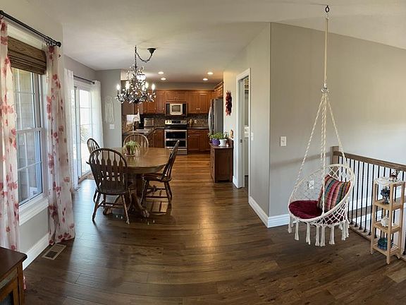 5th image of 210 N Lindblad Dr