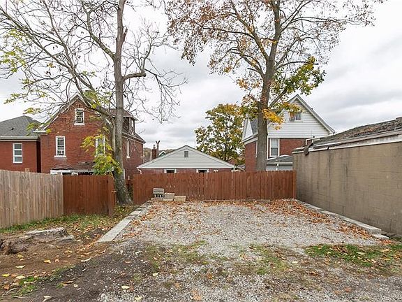 3rd image of 412 Fairmont Ave