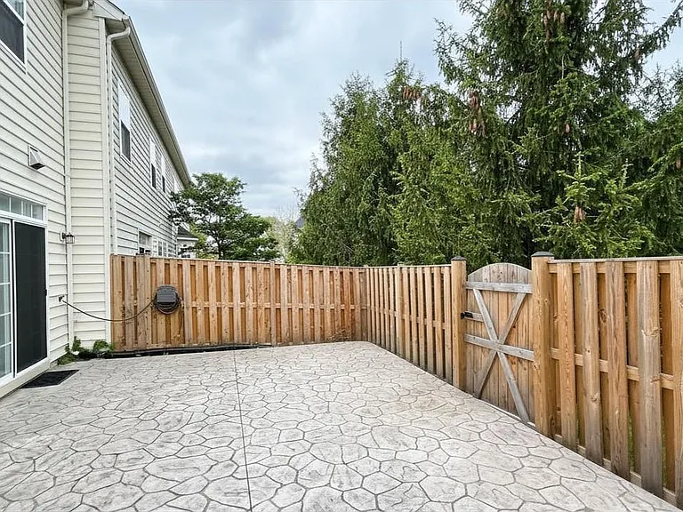 110 Quinton Oaks Cir — Photo 39