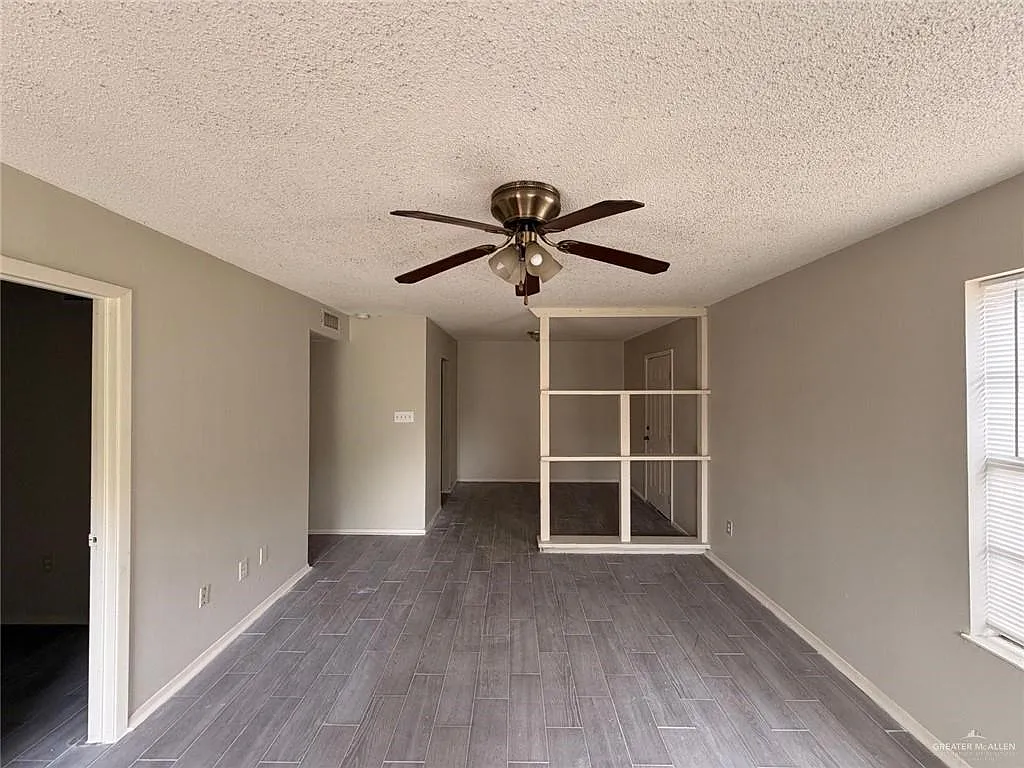 2417 Tamarack Avenue - C — Photo 4