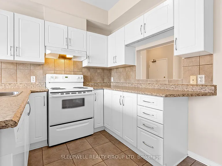 190 Rustic Hills Cres #7 — Photo 6