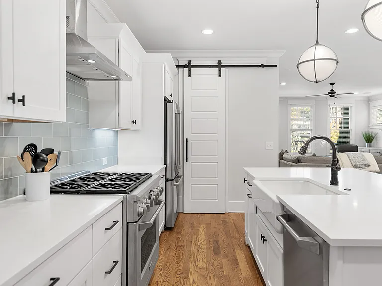 843 Clayton Ave — Photo 12