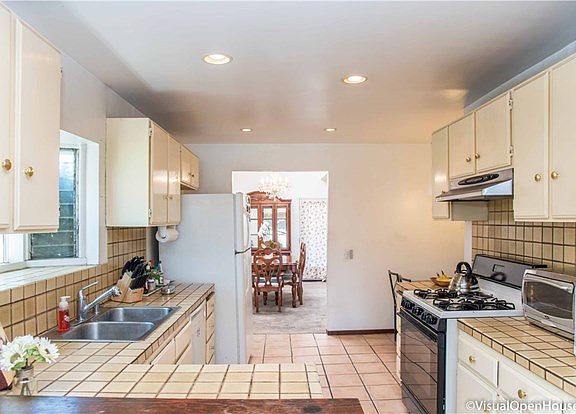 5th image of 4692 W 141st St