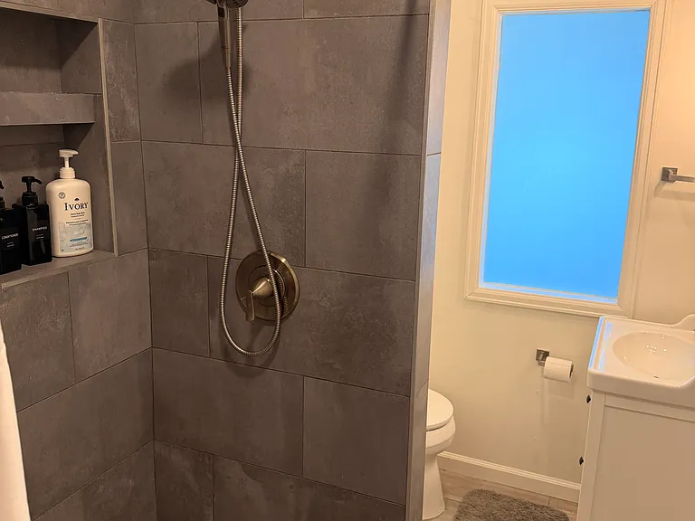 Upstairs full bath