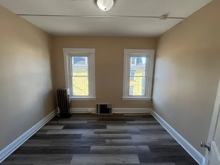 400-402 Mitchell Avenue — Photo 6