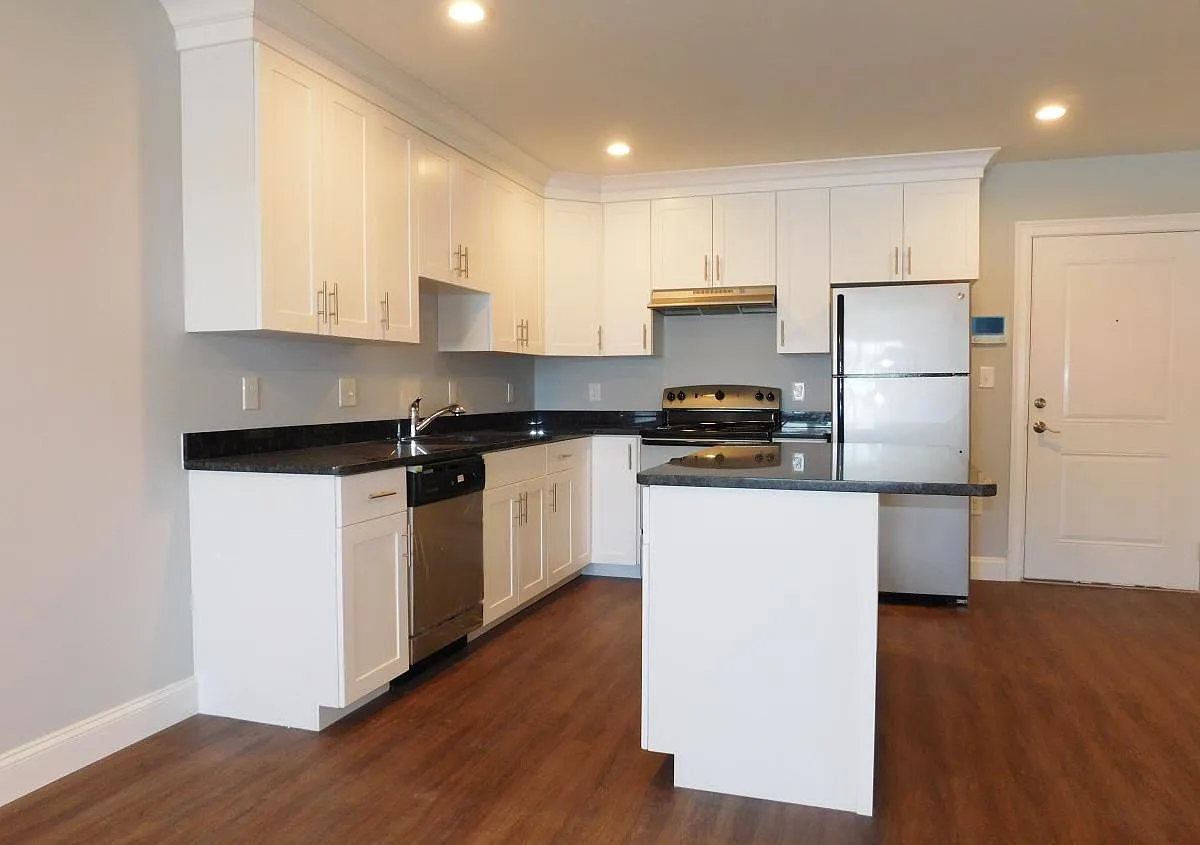 1 bed, 1064 sqft, $2,500 — Photo 4