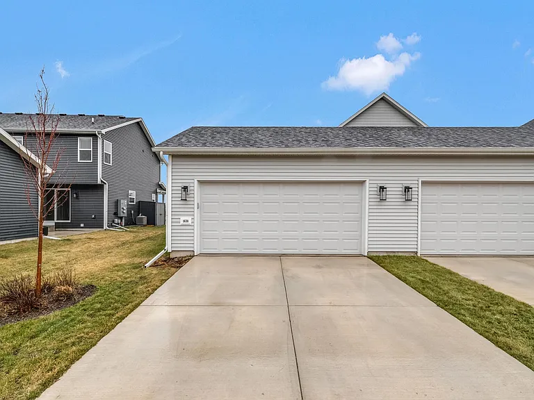 1638 Happy Trails Rd — Photo 5