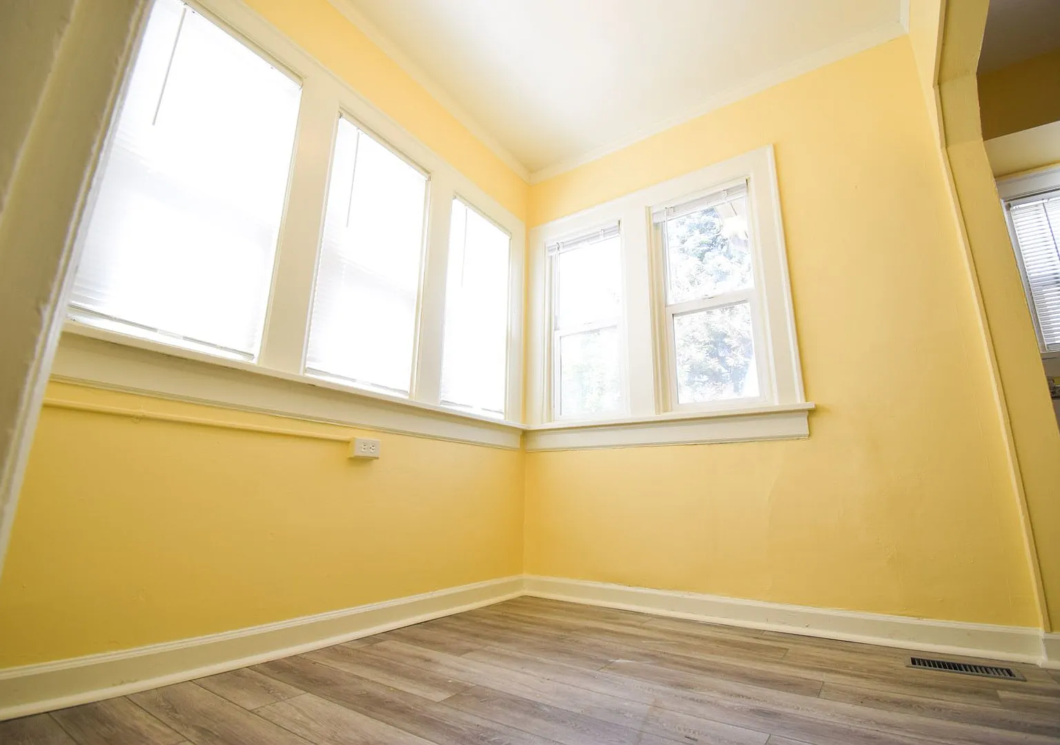 4BD/2BA Two-Story Home in North Portland w/ Finished Basement, Garage, Fenced Yard! — Photo 2
