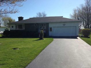 6303 Hoover Rd, Sanborn, NY 14132