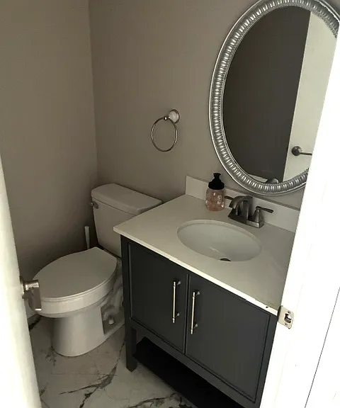 1/2 bath downstairs