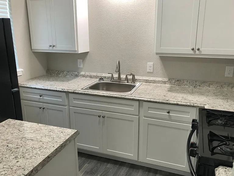 Yukon Heights Apartments — Photo 10