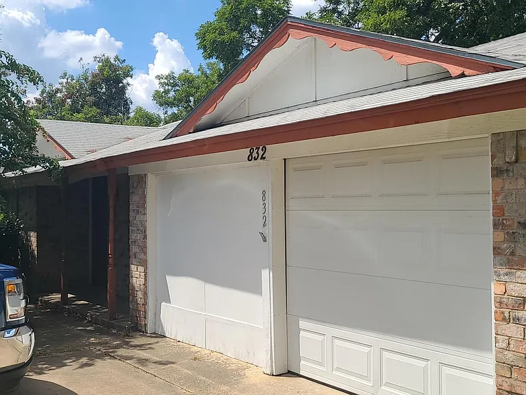 832 Twilight Trl — Photo 1
