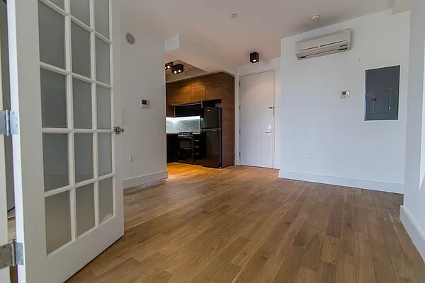 Rented by Nooklyn NYC LLC | media 105