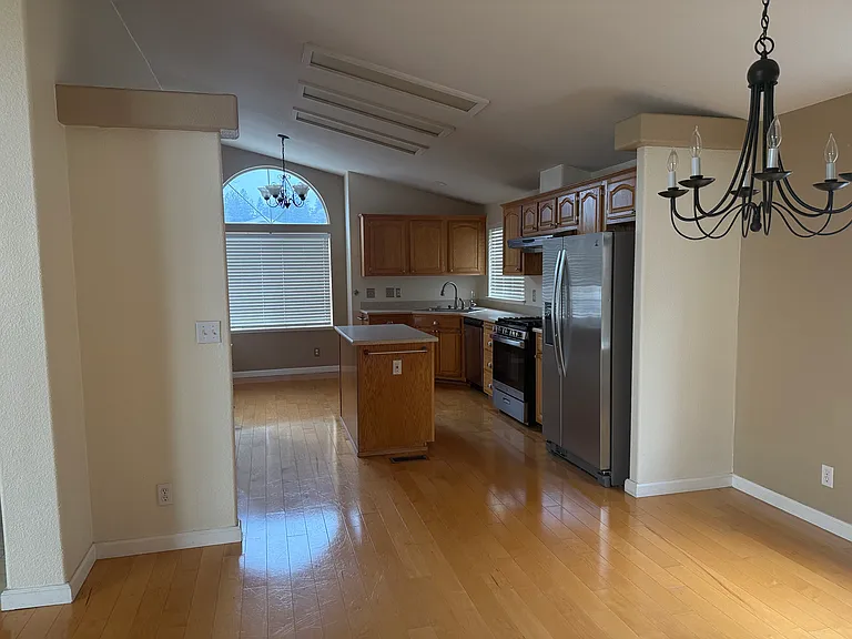 220 Treasurton St — Photo 5
